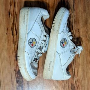 Reebok White Sneakers with Cushioned Midsole and Lace-Up Design